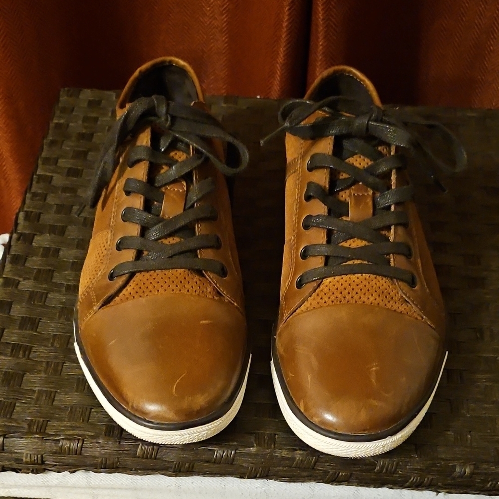 Kenneth Cole New York Tan Leather Sneakers